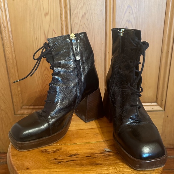 Black lace up boots - Picture 3 of 4